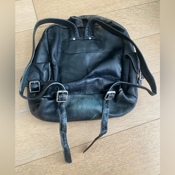 Black vintage real leather backpack - Picture 3 of 6